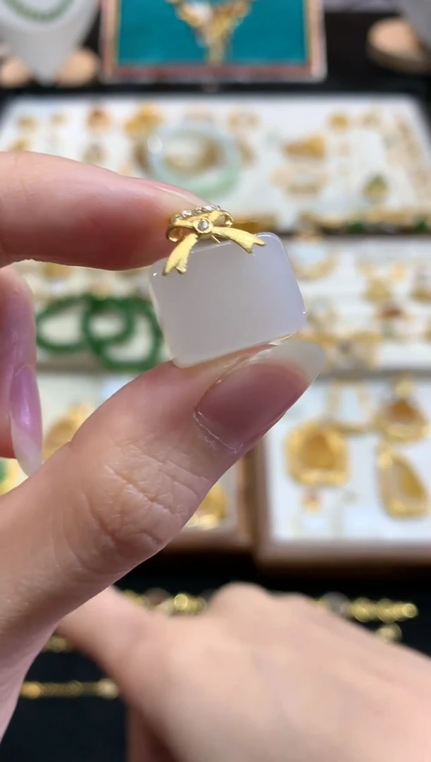 【闪购商品】和田玉吊坠(不含链)18K金镶嵌W369|999