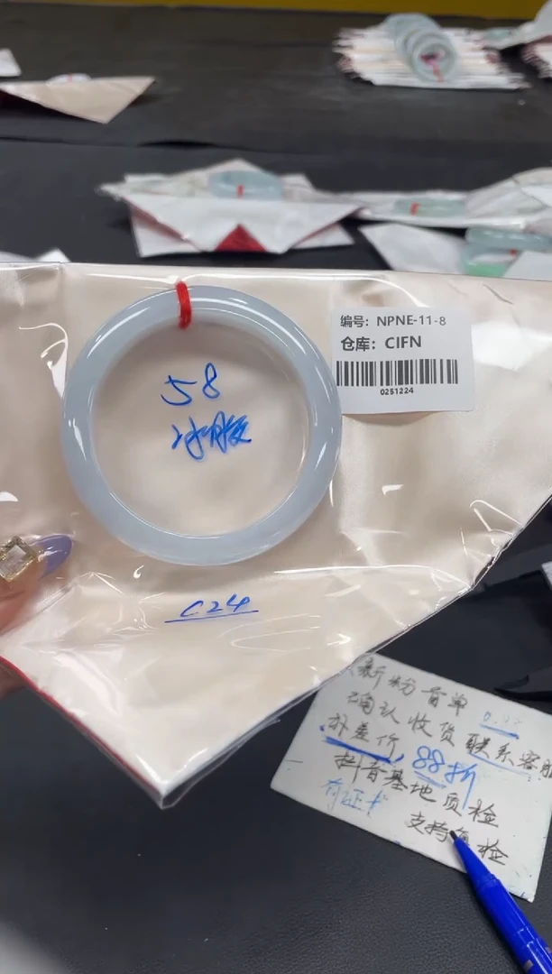 未镶嵌手镯翡翠翡翠手镯