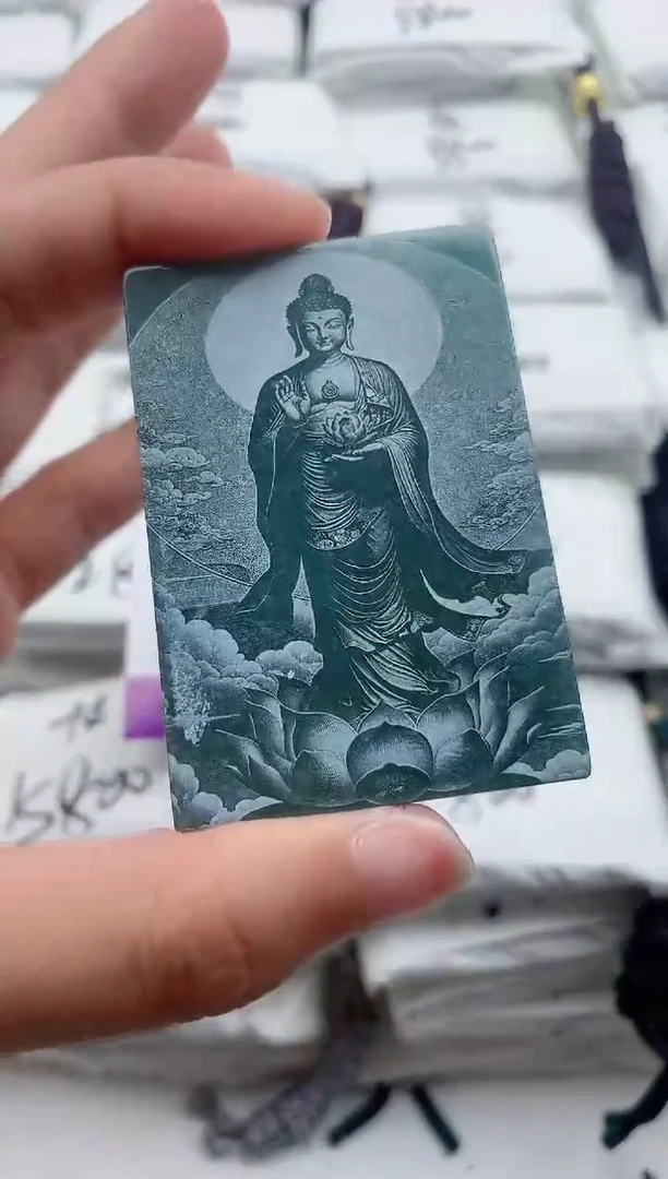 翡翠未镶嵌颈饰·
