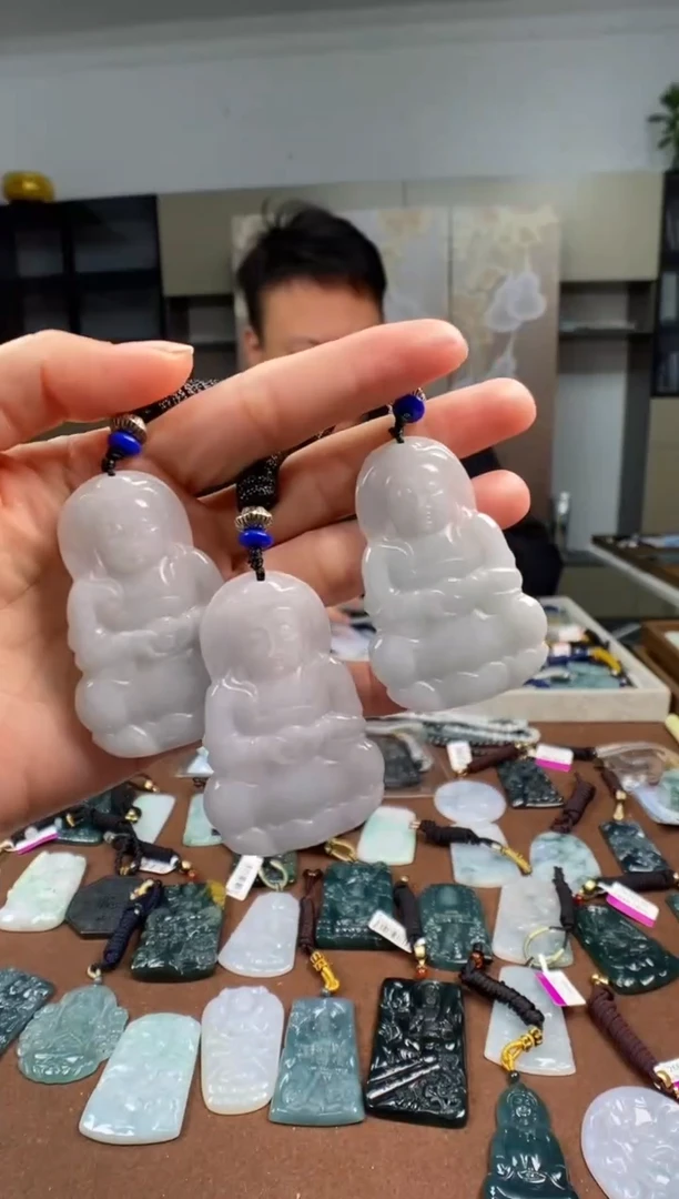 颈饰未镶嵌翡翠 多样性发其一