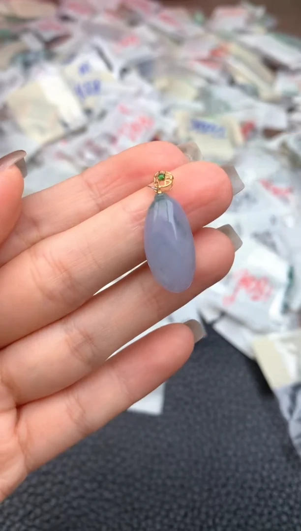 18K金镶嵌挂件翡翠—