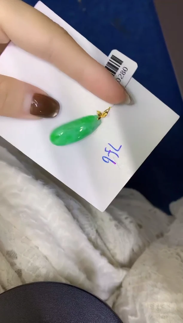 颈饰18K金镶嵌翡翠缅甸天然翡翠A货