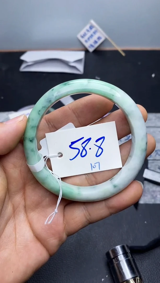 未镶嵌手镯翡翠小**，107