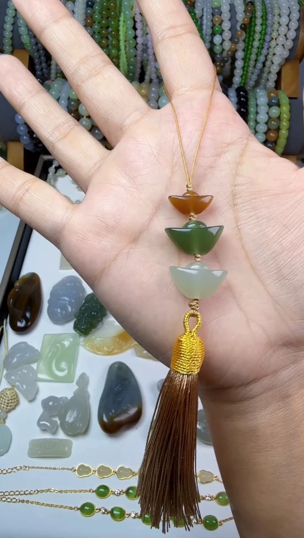 和田玉未镶嵌车挂元宝车挂包挂