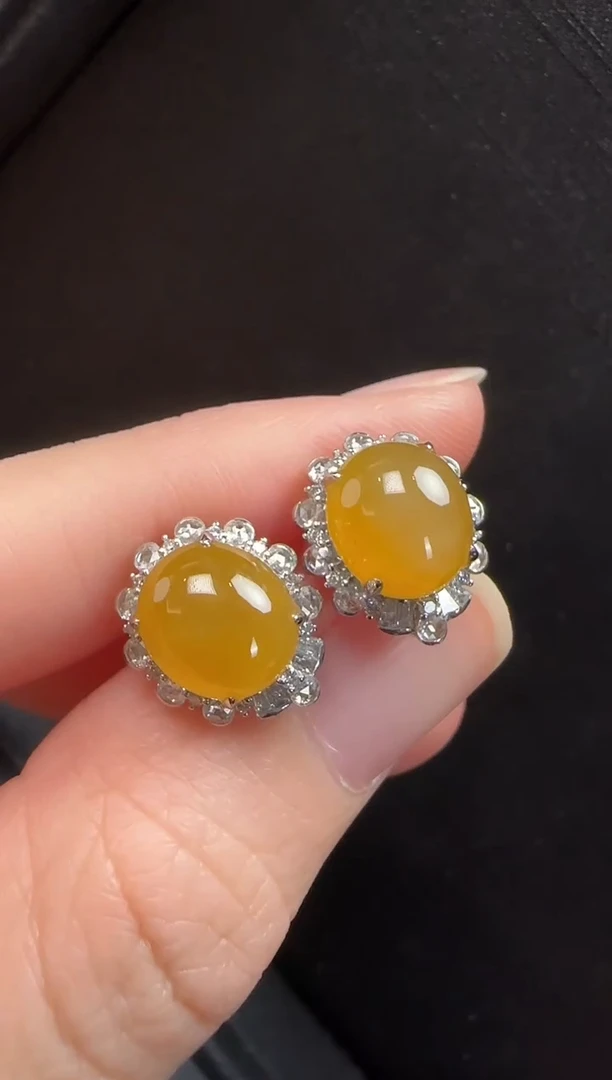 18K金镶嵌翡翠耳饰343蛋面一对