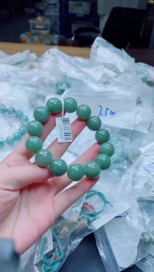 定制翡翠未镶嵌珠串