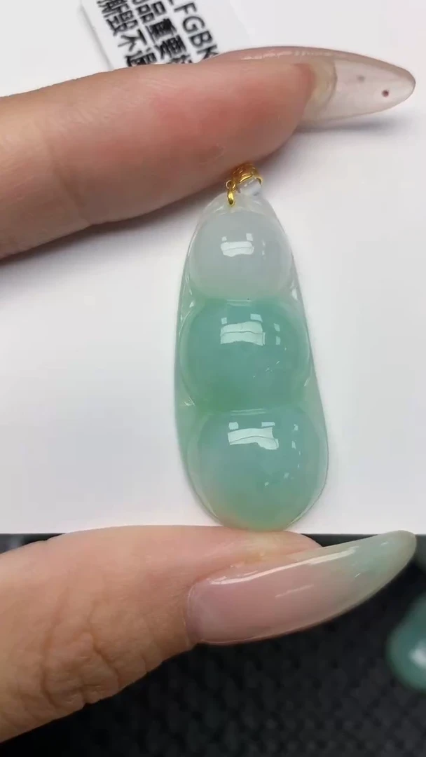 翡翠18K金镶嵌颈饰天然翡翠a货