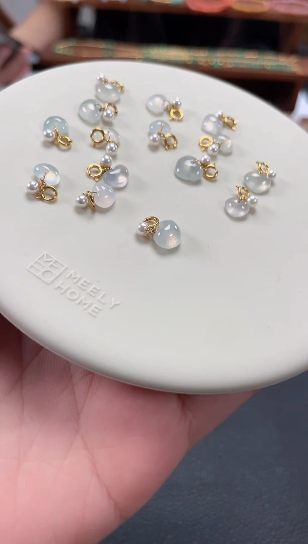 【闪购商品】翡翠吊坠(不含链)18K金镶嵌多样性发货一个  105