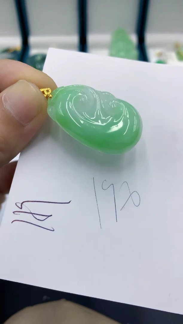 颈饰18K金镶嵌翡翠翡翠