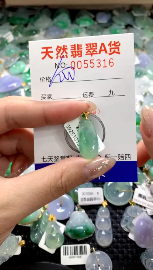 颈饰18K金镶嵌翡翠1111111111111111