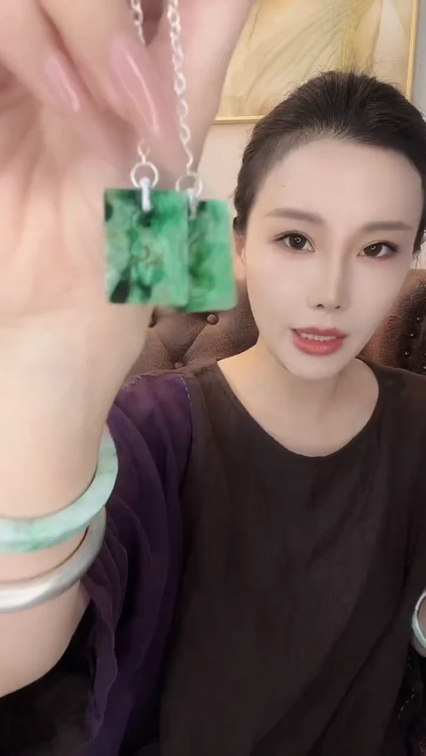 颈饰未镶嵌翡翠豆*翡翠E473