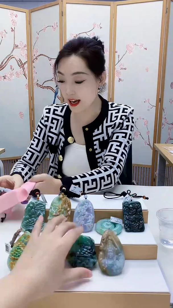未镶嵌定制翡翠A****道5160lr-毛货挂件