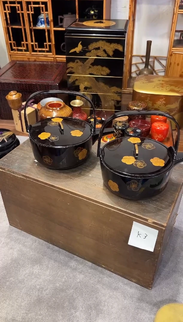高肉金 酒壶两只（昭和44年）