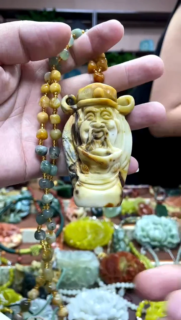 未镶嵌岫玉颈饰·