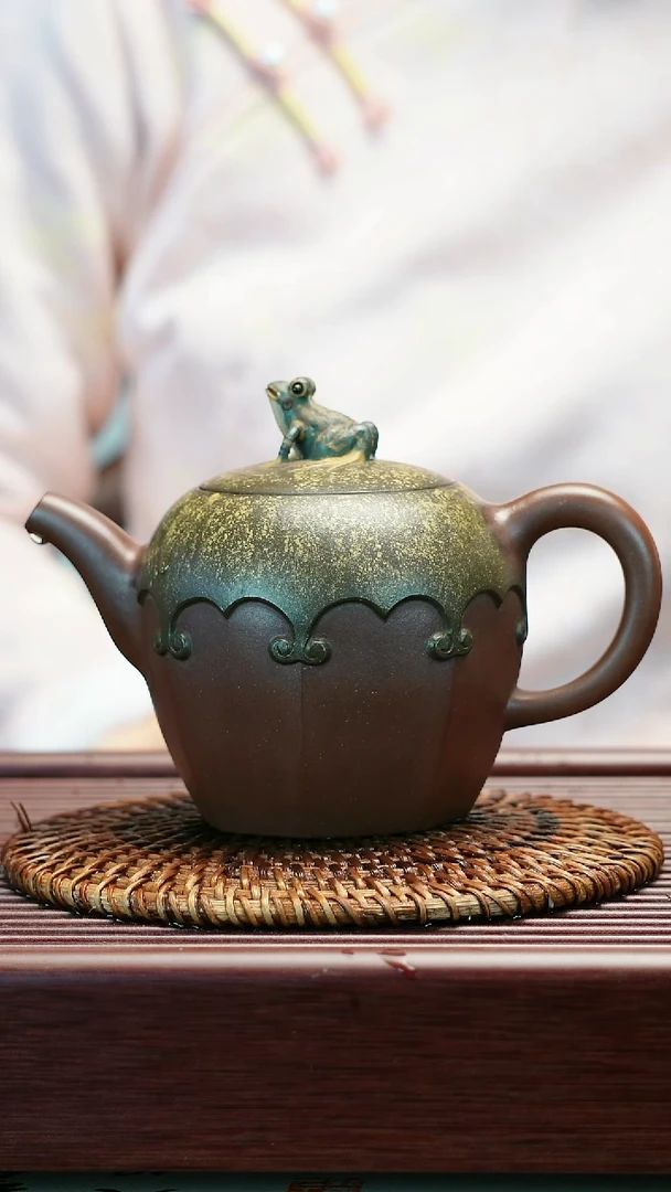 茶壶紫砂原矿底槽清  绞泥工艺  荷叶青蛙  375cc