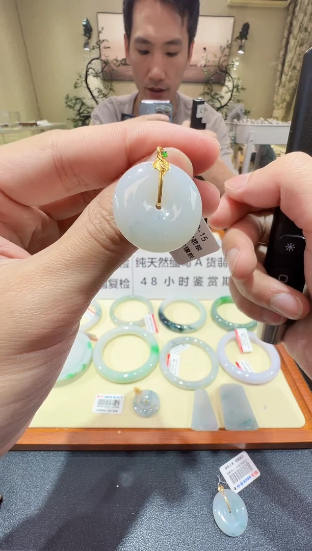 颈饰18K金镶嵌翡翠-纯天然缅甸A货翡翠吊坠-起胶平安扣