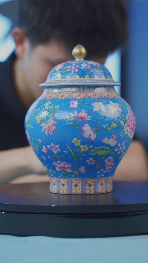 摆件青花瓷花罐11