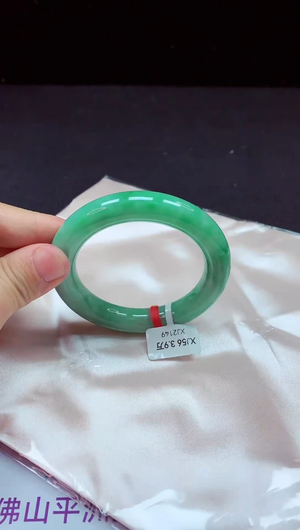 【闪购商品】翡翠手镯未镶嵌镯子56+