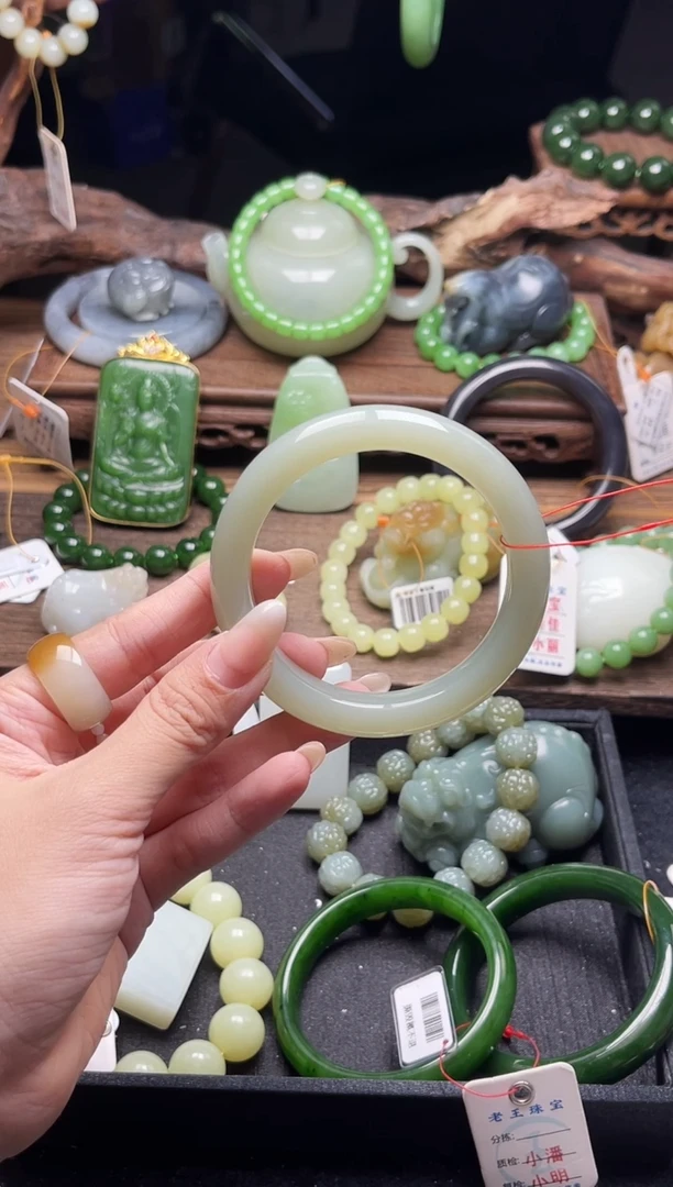 未镶嵌手镯和田玉且末青白 57圈9013416