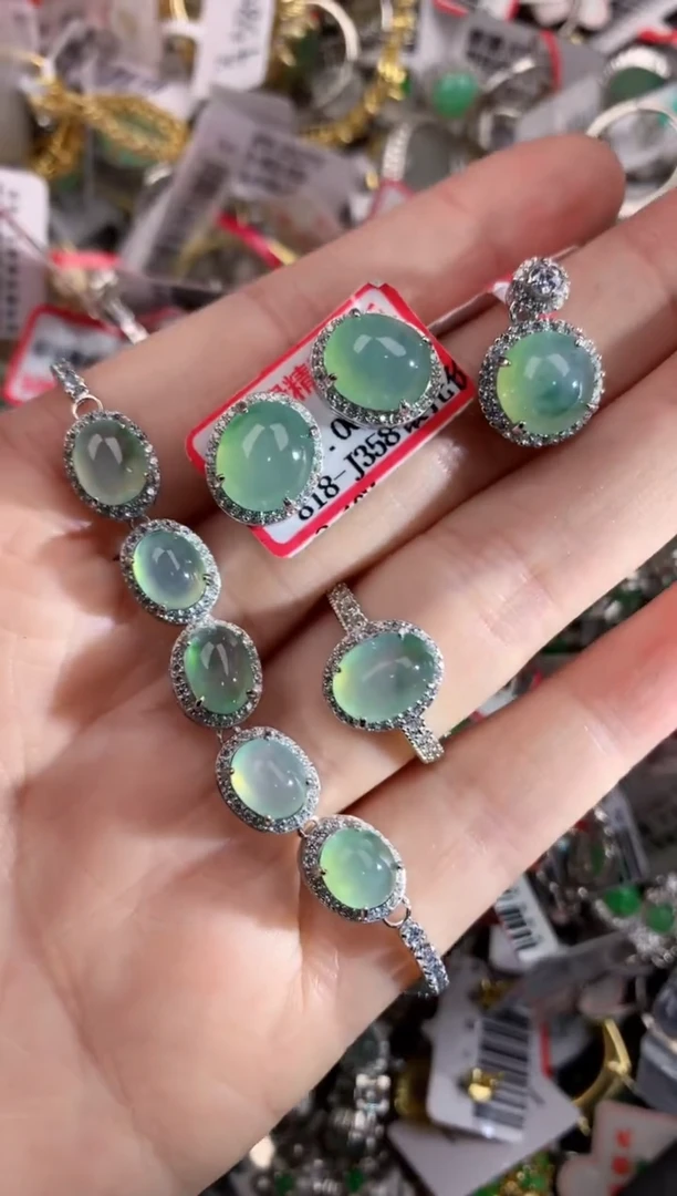 银S925镶嵌戒指翡翠666            8