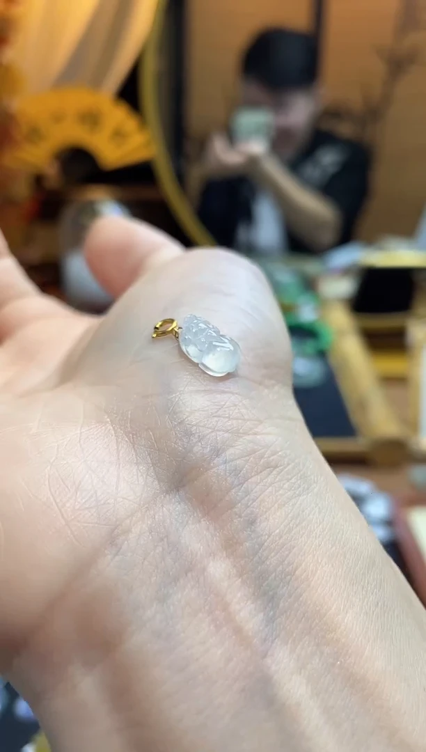 颈饰18K金镶嵌翡翠貔貅