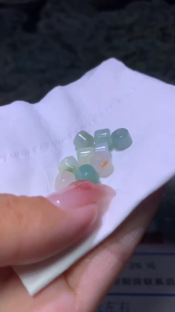 翡翠未镶嵌颈饰MXX023834