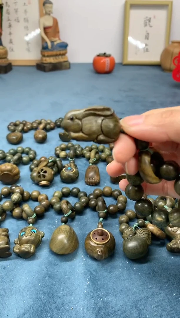 【闪购商品】维腊木（绿檀）把件玉兔 盘玩件