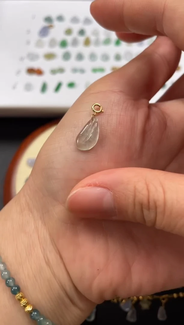 吊坠(不含链)18K金镶嵌翡翠一个JK124