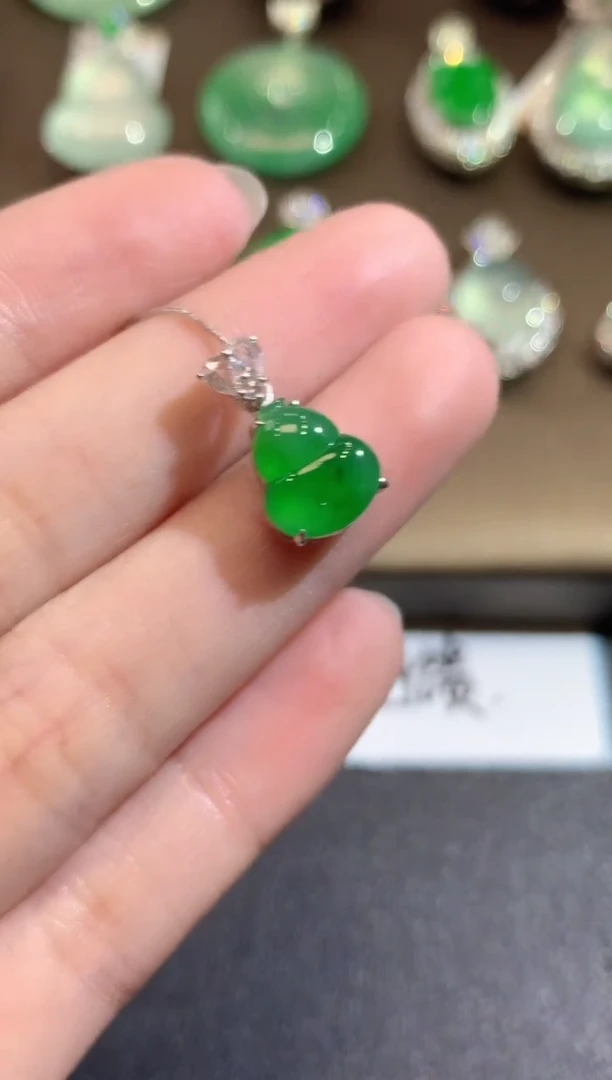 吊坠(不含链)18K金镶嵌翡翠A85