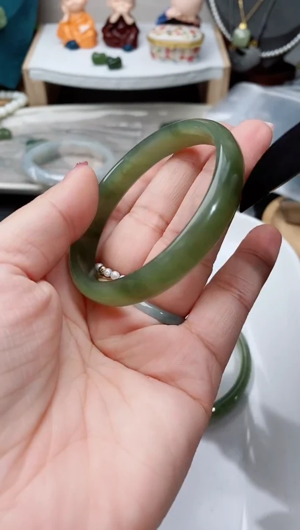 未镶嵌手镯和田玉樱***举A56一个80有纹