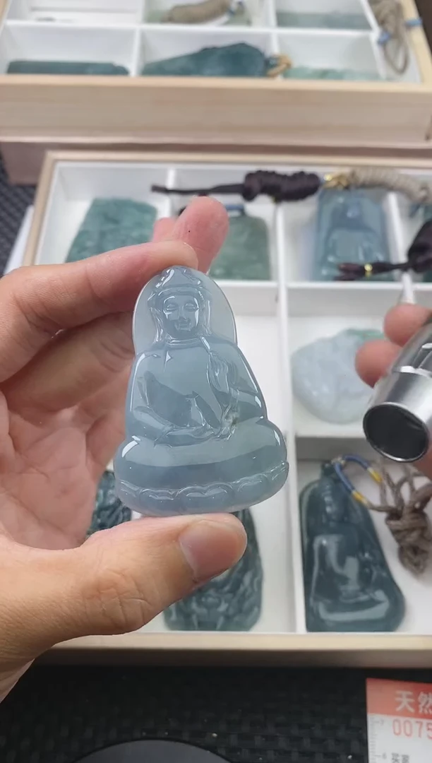 翡翠未镶嵌颈饰
