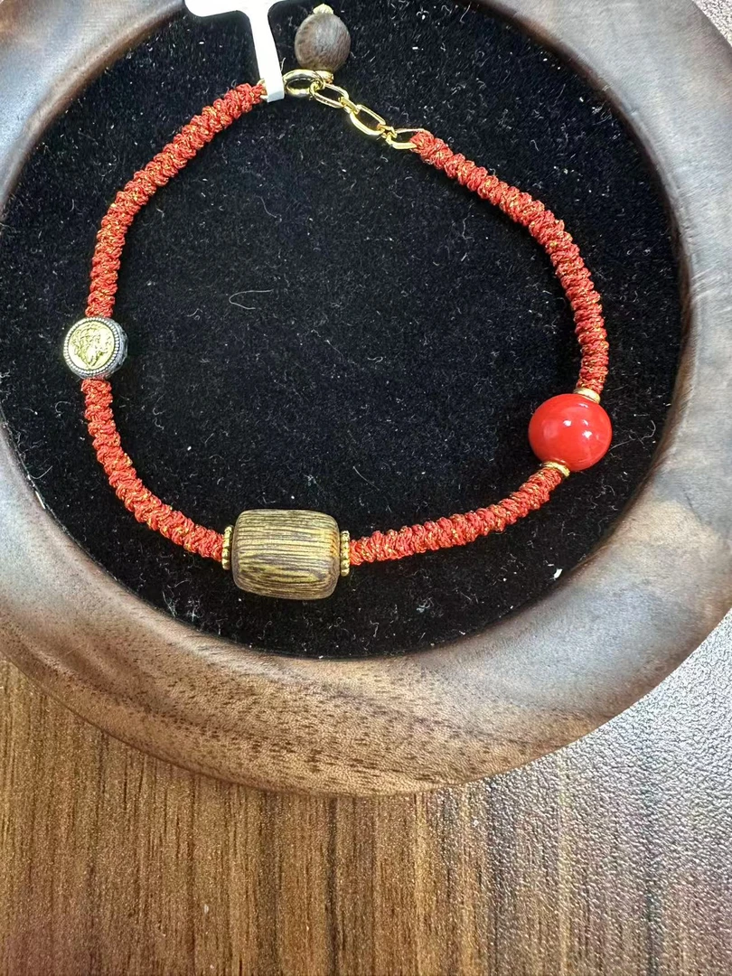 沉香沉香  莺歌绿奇楠手串9mm(桶珠）