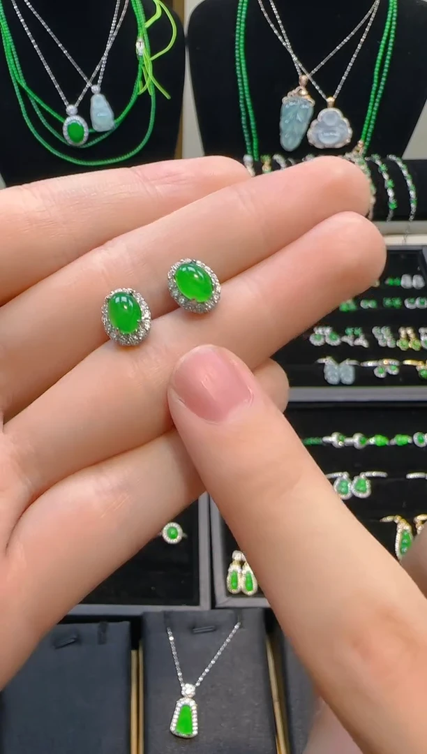 颈饰银S925镶嵌翡翠蛋面耳钉