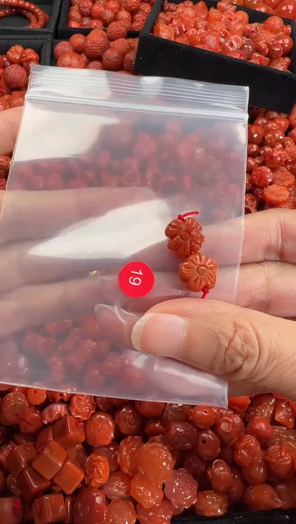 南红玛瑙未镶嵌颈饰1