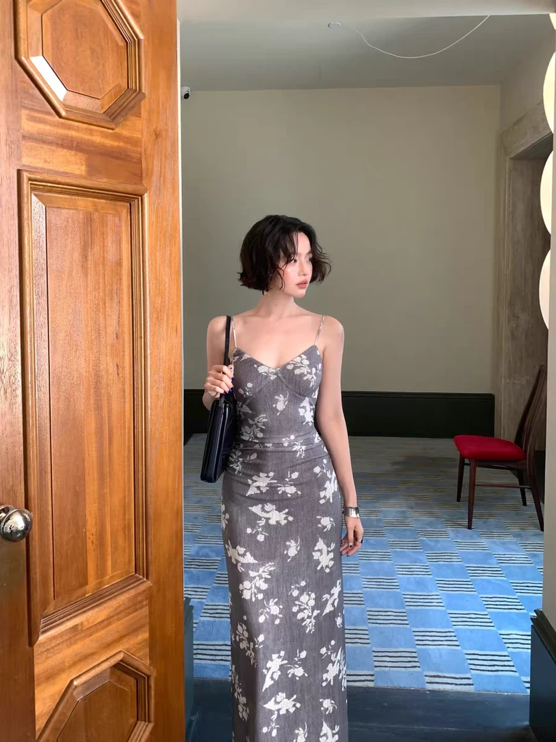 【美丽羊专属】酒午2025新款【繁花叙】复古v领印花吊带连衣裙KLF4240