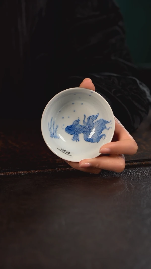 【闪购商品】杯聚澜堂红金花水草鱼撇口杯