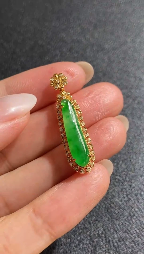 颈饰18K金镶嵌翡翠天然缅甸翡翠A货