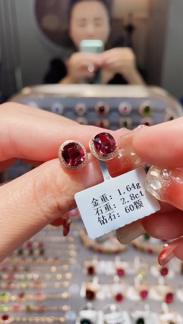 18K金镶嵌耳饰碧玺2.8配钻