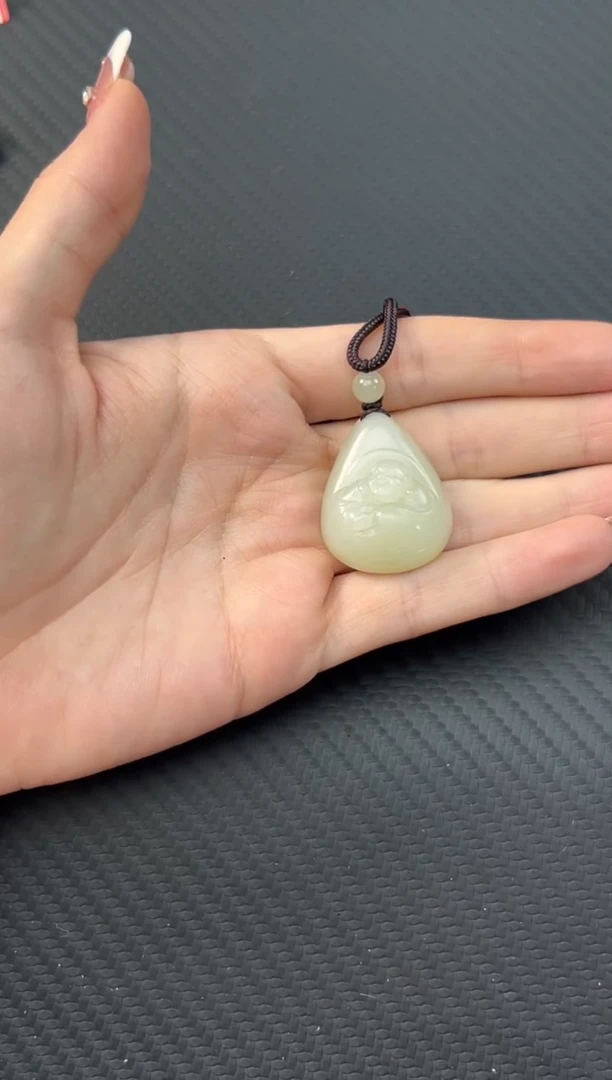 【闪购商品】和田玉吊坠(赠链)未镶嵌且末微色差迪克兰吊坠