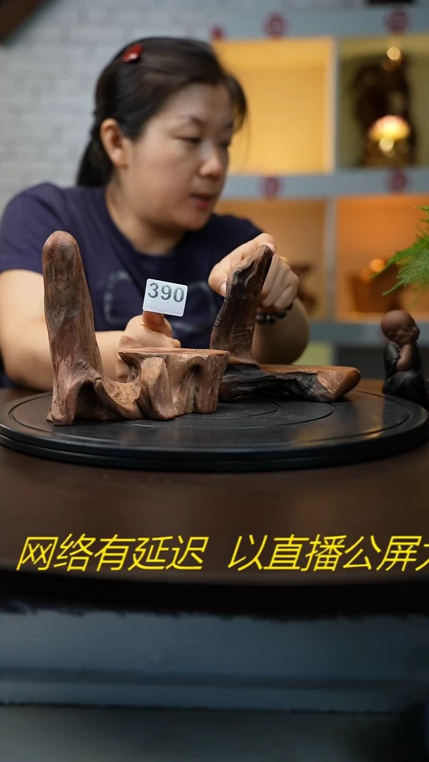 木哈***懒云南自然根艺摆台   2件