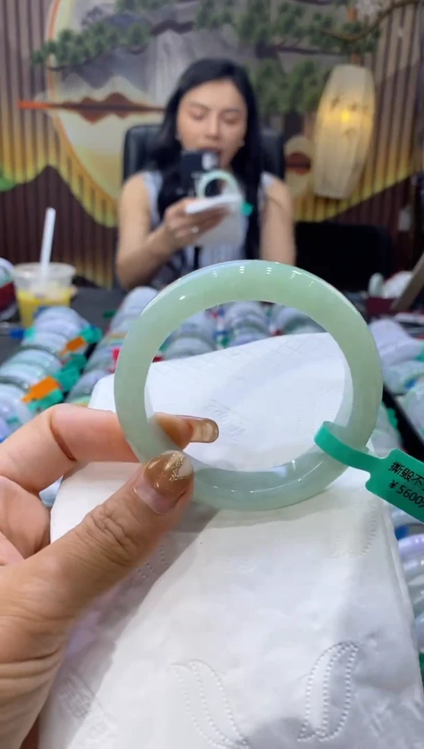 翡翠手镯未镶嵌多人09483