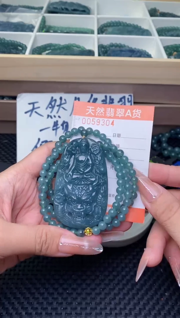 翡翠未镶嵌颈饰