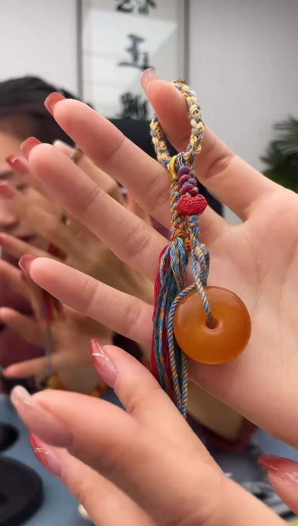 【闪购商品】琥珀珠宝奇石未镶嵌假一赔十，多样性发一件微瑕0