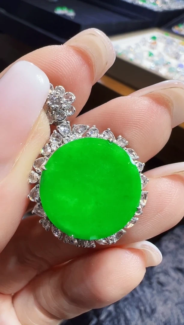 吊坠(不含链)18K金镶嵌翡翠圆牌