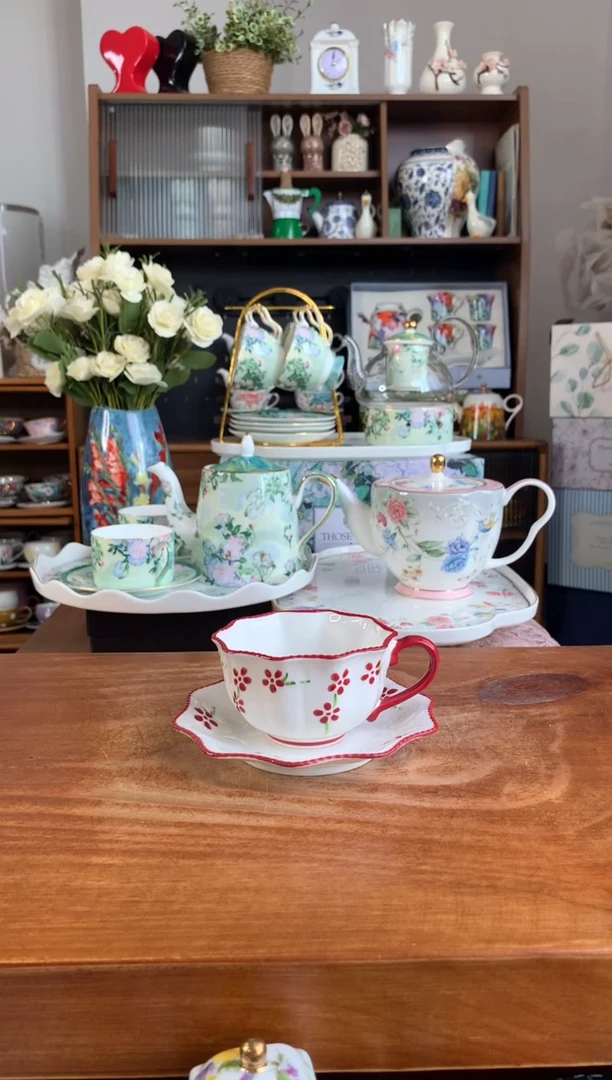 陶瓷红花甜心杯碟