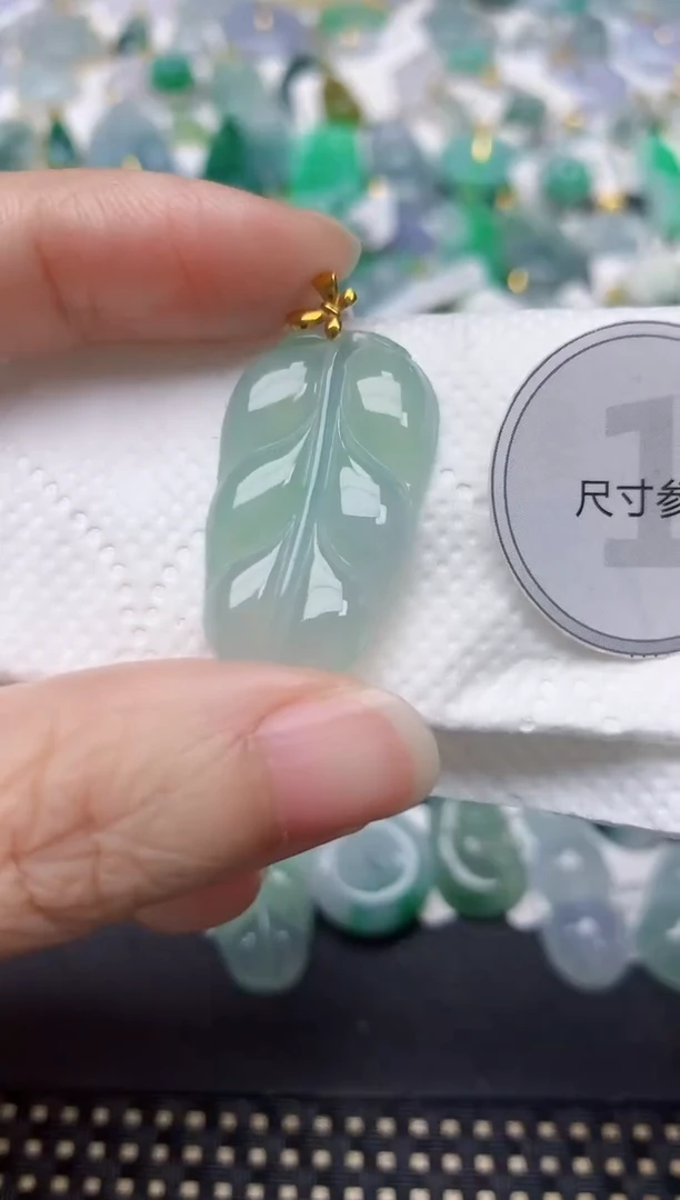 颈饰18K金镶嵌翡翠天然缅甸A货翡翠