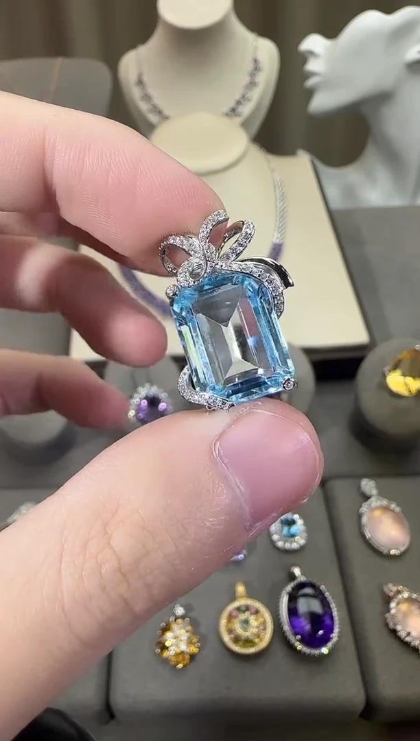 颈饰银S925镶嵌托帕石13*18mm无事牌设计款