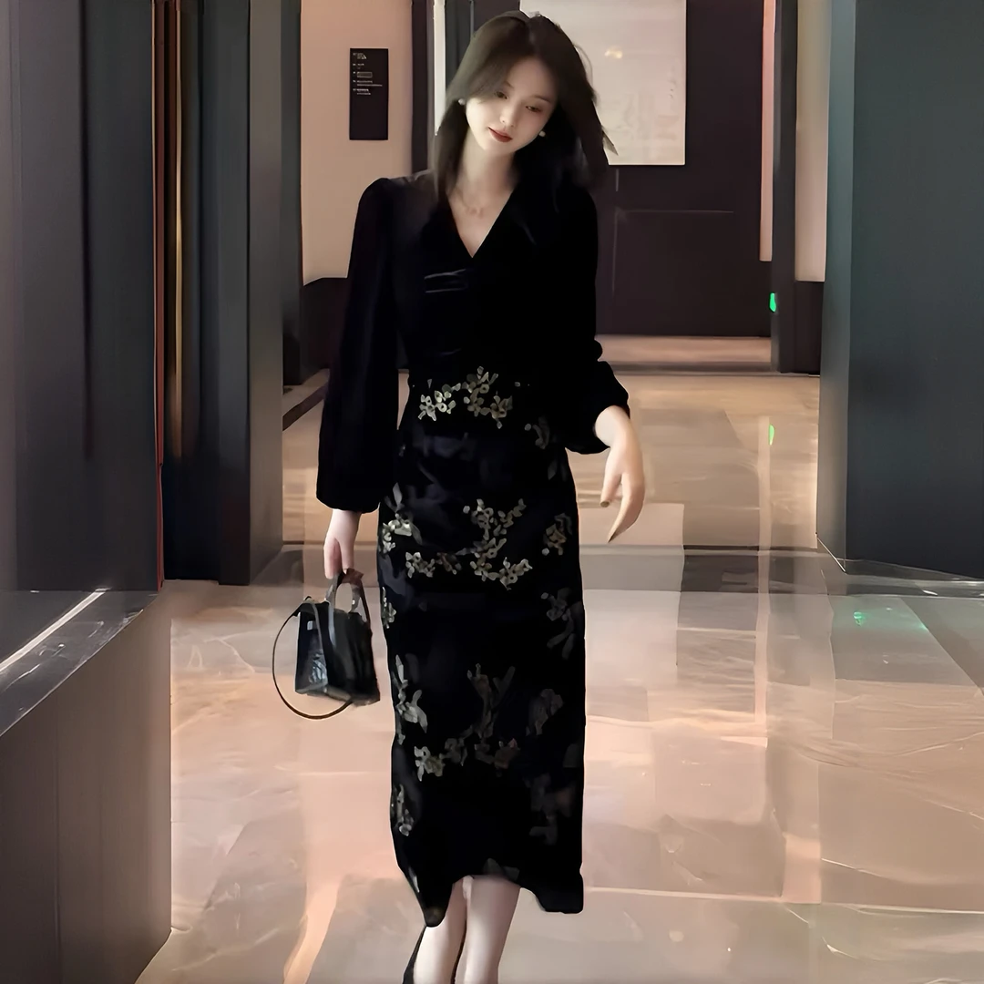 法式复古黑色丝绒连衣裙2025秋冬新款收腰包臀裙长款名媛时尚气质
