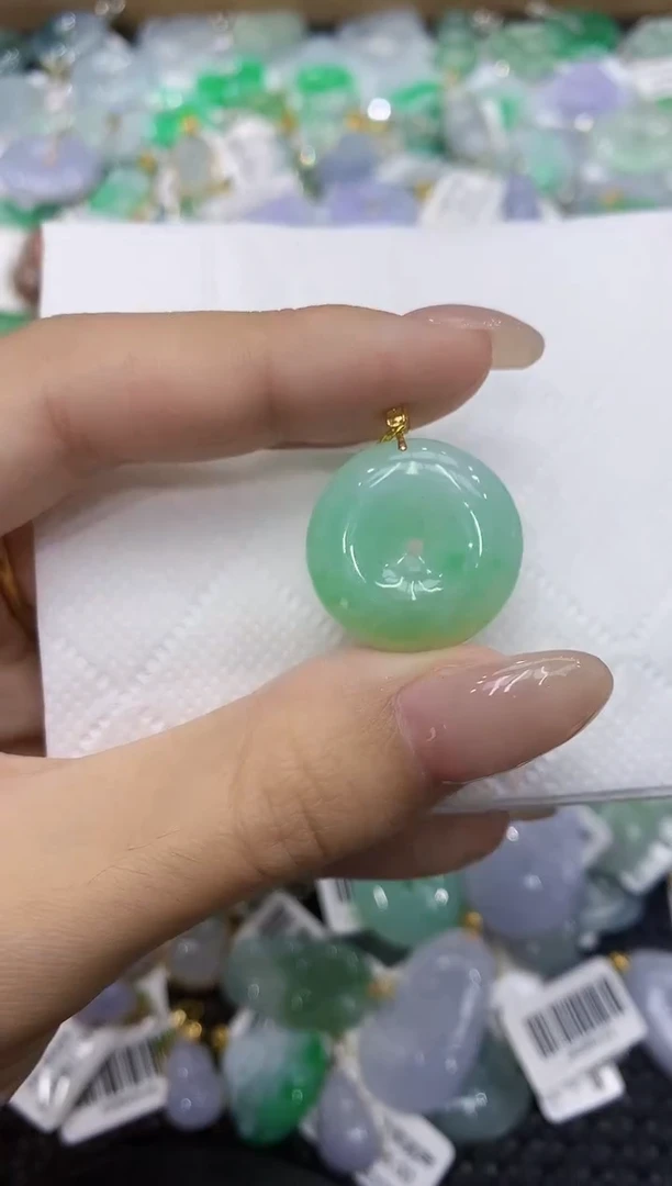 翡翠18K金镶嵌颈饰111111111111