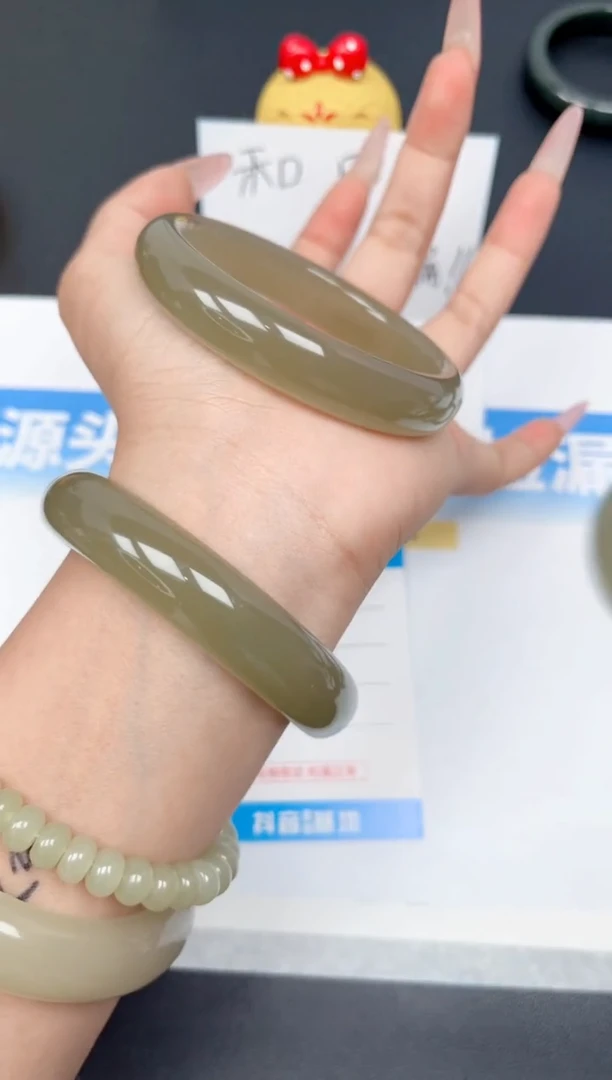 未镶嵌手镯和田玉190-冰湖水61